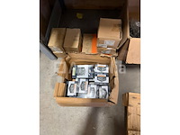 Grote partij bevestigingsmaterialen. schroeven, ankers, bouten en moeren waaronder rvs - afbeelding 9 van  20