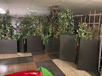 Grote partij bloembakken met namaak planten - afbeelding 1 van  4
