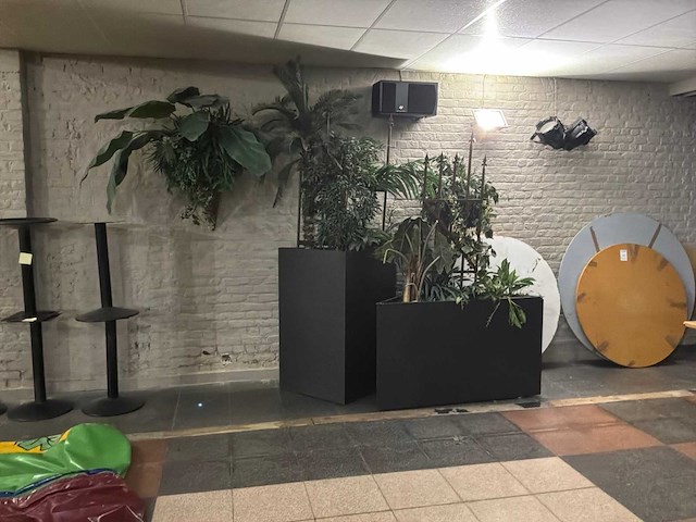 Grote partij bloembakken met namaak planten - afbeelding 4 van  4