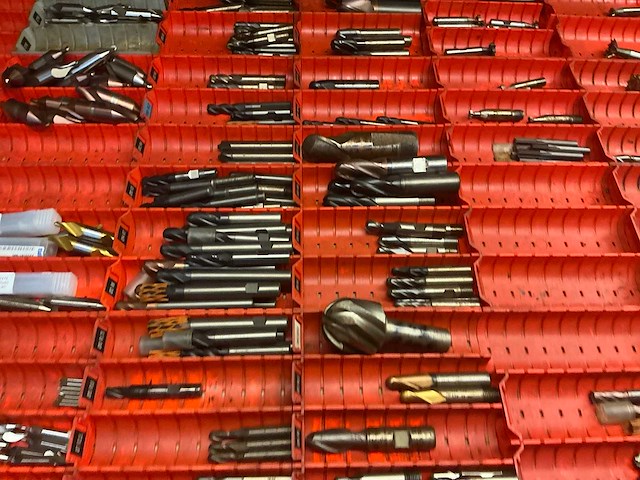 Grote partij boor-en freesgereedschappen - afbeelding 11 van  25