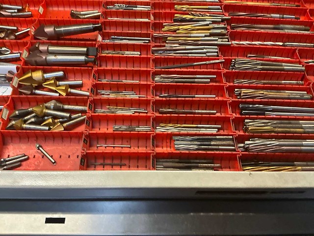 Grote partij boor-en freesgereedschappen - afbeelding 25 van  25