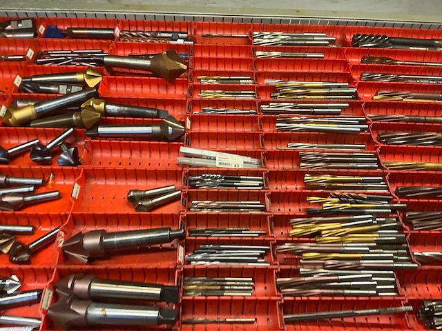 Grote partij boor-en freesgereedschappen - afbeelding 3 van  25