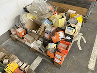 Grote partij bouw- en bevestigingsmateriaal - afbeelding 18 van  63