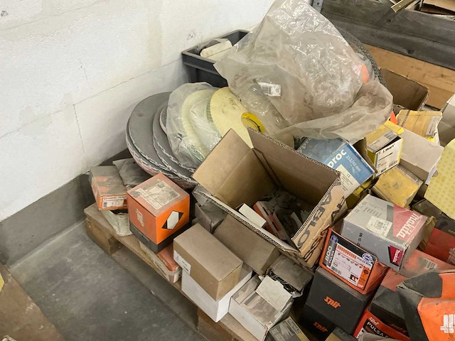 Grote partij bouw- en bevestigingsmateriaal - afbeelding 1 van  16