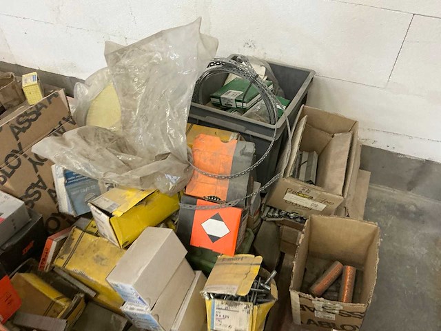 Grote partij bouw- en bevestigingsmateriaal - afbeelding 20 van  63