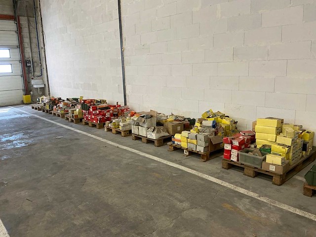 Grote partij bouw- en bevestigingsmateriaal - afbeelding 17 van  63