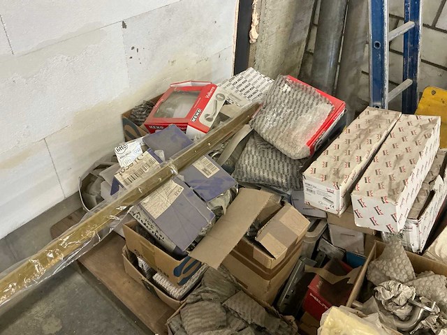 Grote partij bouw- en bevestigingsmateriaal - afbeelding 31 van  63
