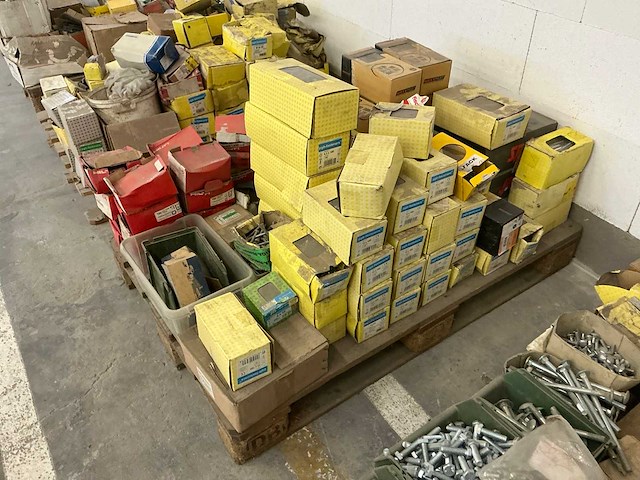 Grote partij bouw- en bevestigingsmateriaal - afbeelding 32 van  63