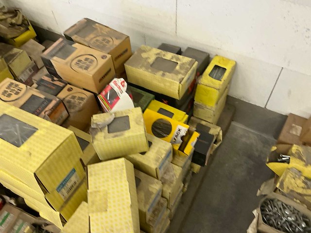 Grote partij bouw- en bevestigingsmateriaal - afbeelding 41 van  63