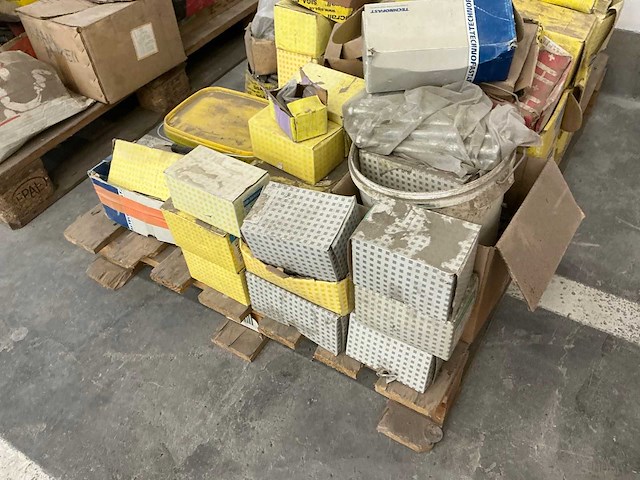 Grote partij bouw- en bevestigingsmateriaal - afbeelding 8 van  16