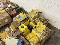 Grote partij bouw- en bevestigingsmateriaal - afbeelding 9 van  16