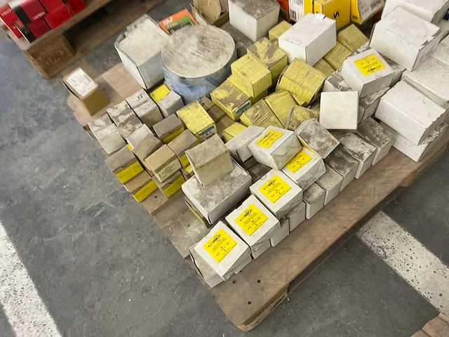 Grote partij bouw- en bevestigingsmateriaal - afbeelding 48 van  63