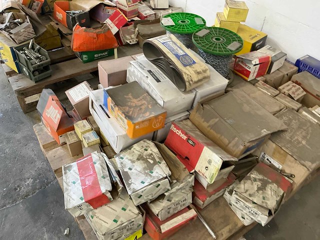 Grote partij bouw- en bevestigingsmateriaal - afbeelding 60 van  63