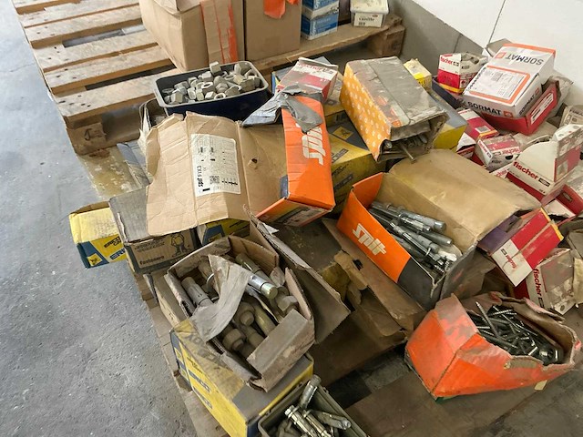 Grote partij bouw- en bevestigingsmateriaal - afbeelding 36 van  63