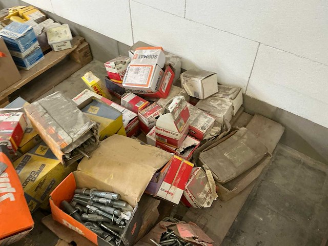Grote partij bouw- en bevestigingsmateriaal - afbeelding 37 van  63