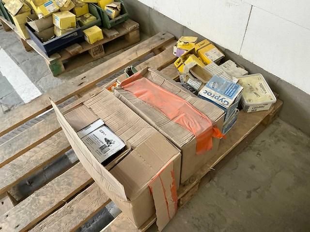Grote partij bouw- en bevestigingsmateriaal - afbeelding 38 van  63