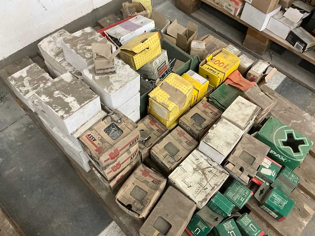 Grote partij bouw- en bevestigingsmateriaal - afbeelding 15 van  16