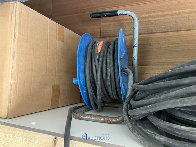 Grote partij bouwmaterialen en gereedschappen - afbeelding 9 van  43