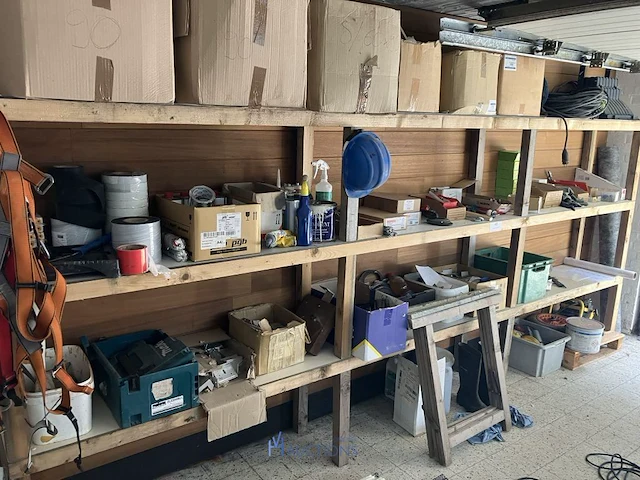 Grote partij bouwmaterialen en gereedschappen - afbeelding 1 van  43