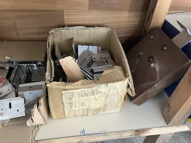 Grote partij bouwmaterialen en gereedschappen - afbeelding 35 van  43