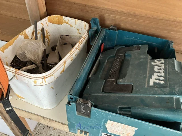Grote partij bouwmaterialen en gereedschappen - afbeelding 37 van  43