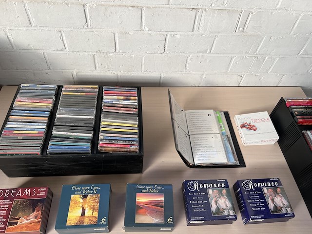 Grote partij cd's en bogeybox - afbeelding 1 van  10