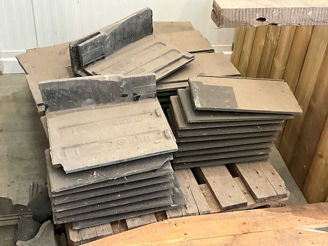 Grote partij dakpannen - afbeelding 4 van  9