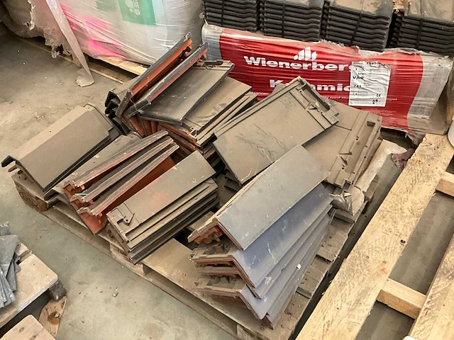 Grote partij dakpannen - afbeelding 6 van  9