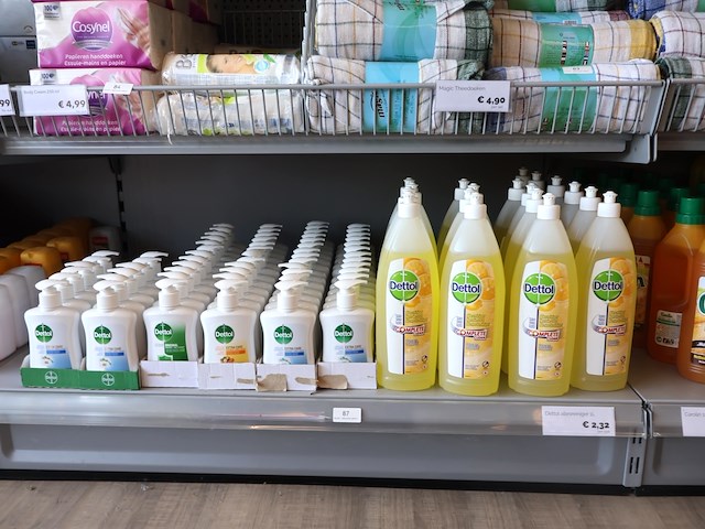 Grote partij dettol - afbeelding 1 van  7
