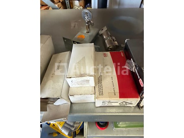 Grote partij deurbeslag en cylindersloten - afbeelding 11 van  16