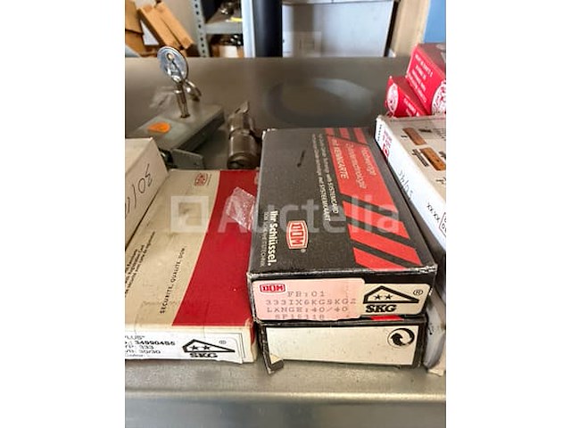 Grote partij deurbeslag en cylindersloten - afbeelding 1 van  16