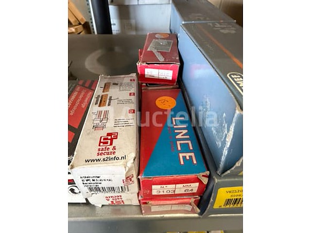 Grote partij deurbeslag en cylindersloten - afbeelding 5 van  16