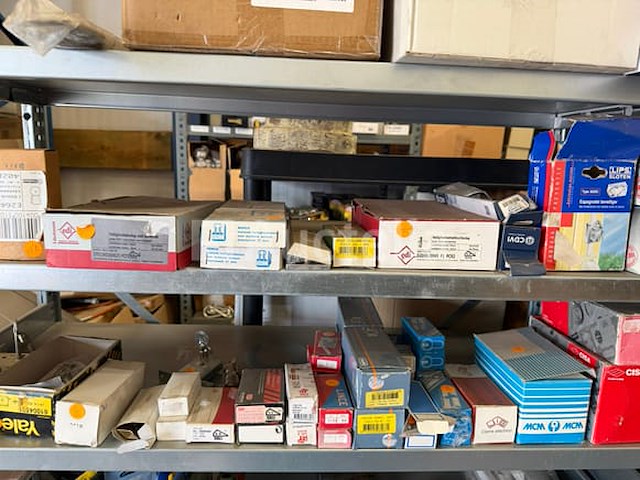 Grote partij deurbeslag en cylindersloten - afbeelding 1 van  16