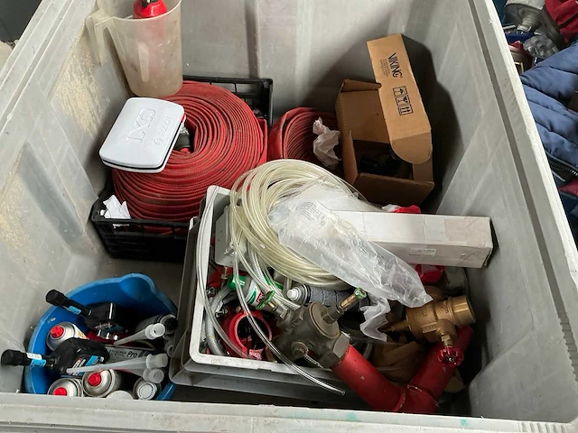 Grote partij divers aannemersmateriaal - afbeelding 2 van  13