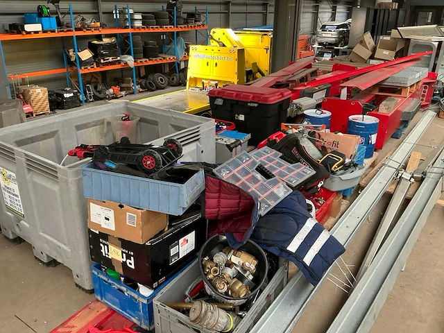 Grote partij divers aannemersmateriaal - afbeelding 1 van  13