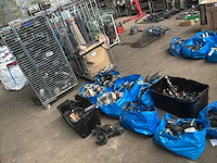 Grote partij divers auto onderdelen - afbeelding 1 van  21