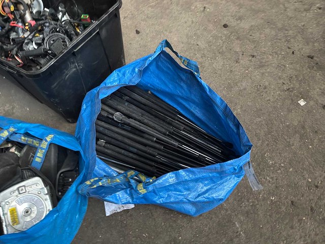 Grote partij divers auto onderdelen - afbeelding 12 van  21