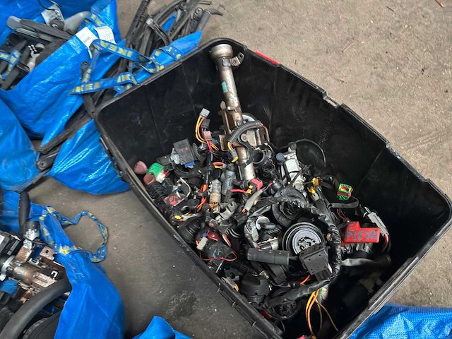 Grote partij divers auto onderdelen - afbeelding 16 van  21