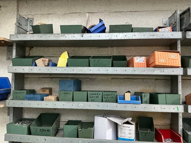 Grote partij divers bevestigingsmateriaal - afbeelding 24 van  29