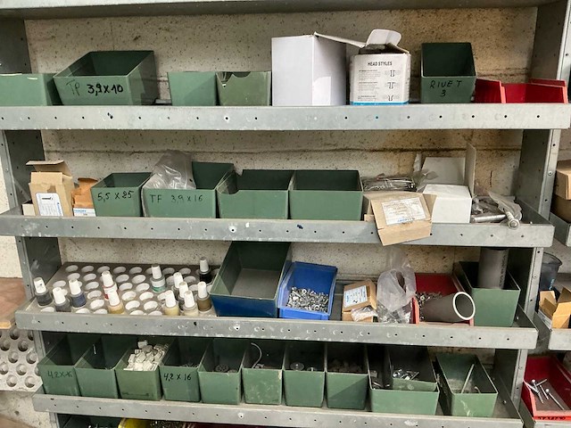 Grote partij divers bevestigingsmateriaal - afbeelding 25 van  29