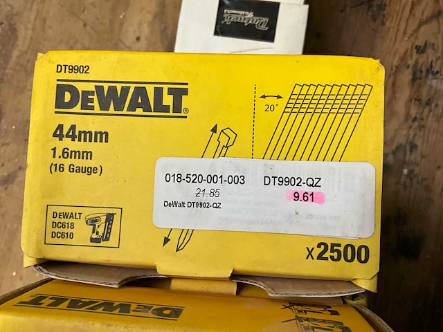 Grote partij divers bevestigingsmateriaal - afbeelding 26 van  35