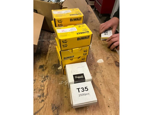 Grote partij divers bevestigingsmateriaal - afbeelding 30 van  35