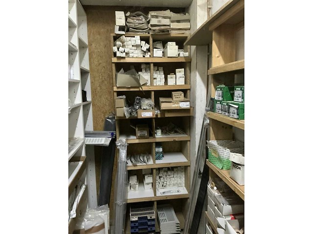 Grote partij divers bevestigingsmateriaal - afbeelding 32 van  35