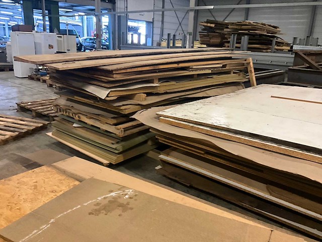 Grote partij divers bouwhout/platen - afbeelding 9 van  16
