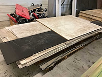 Grote partij divers bouwhout/platen - afbeelding 1 van  16