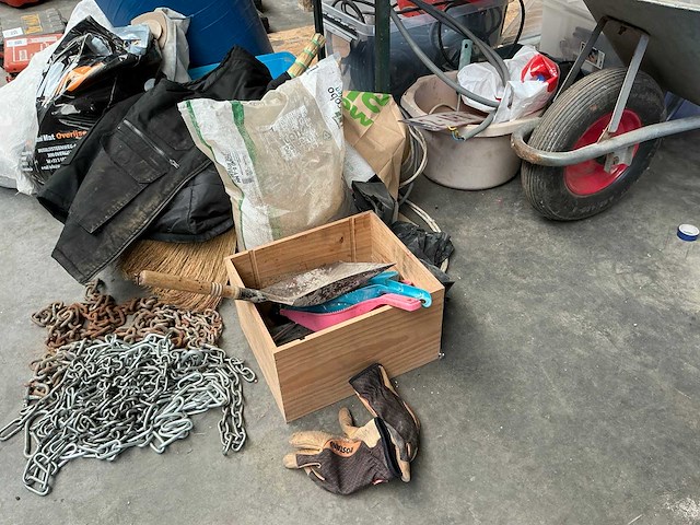 Grote partij divers gereedschap en toebehoren - afbeelding 33 van  39
