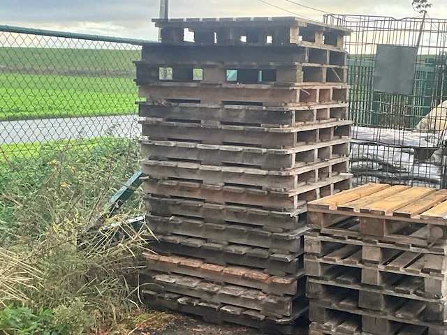 Grote partij divers hout en restanten - afbeelding 1 van  30