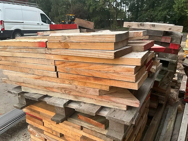 Grote partij divers hout en restanten - afbeelding 2 van  30