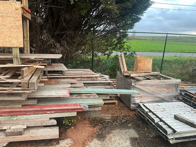 Grote partij divers hout en restanten - afbeelding 21 van  30