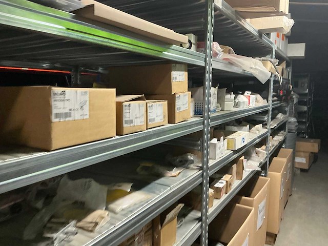 Grote partij divers installatiemateriaal - afbeelding 3 van  22